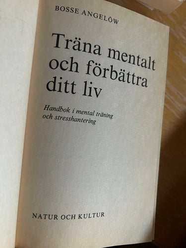 Träna mentalt och förbättra ditt liv av Bosse Angelöw, bok, Very Fine plus