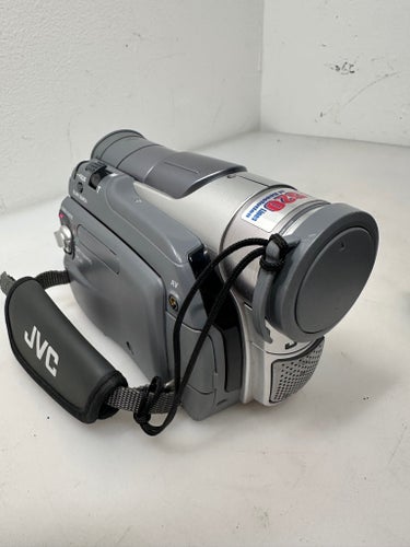JVC Digital videokamera GR-D30E Mini-DV Digital Video Camera & Laddare AP-V10EG