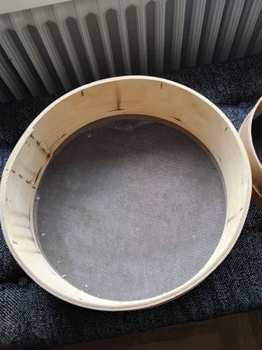2st olika storlekar som man gjorde ren mjölet med mjöl sikt
