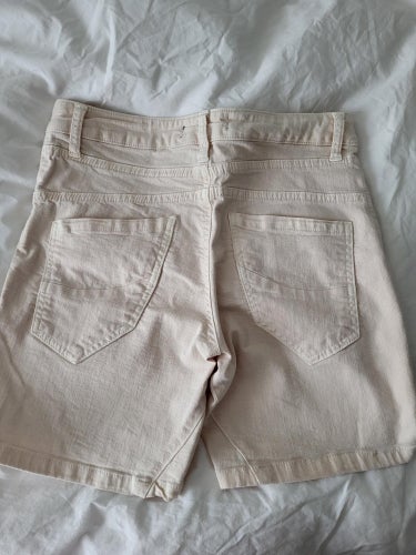 Fina shorts stlk W28 - " Soya Concept" - Färgen är mer creme