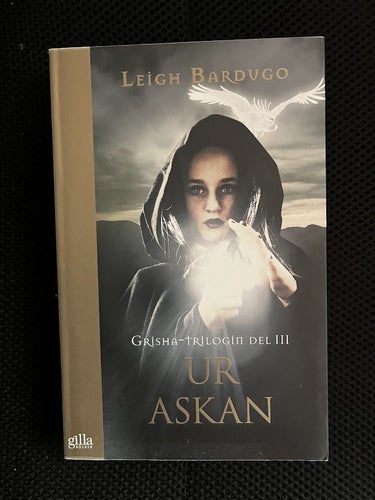 Ur askan. / Leigh Bardugo