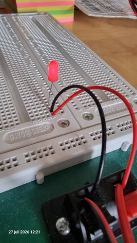 Miniatyrlampor med röd cover caps 3mm 12V 60 mA