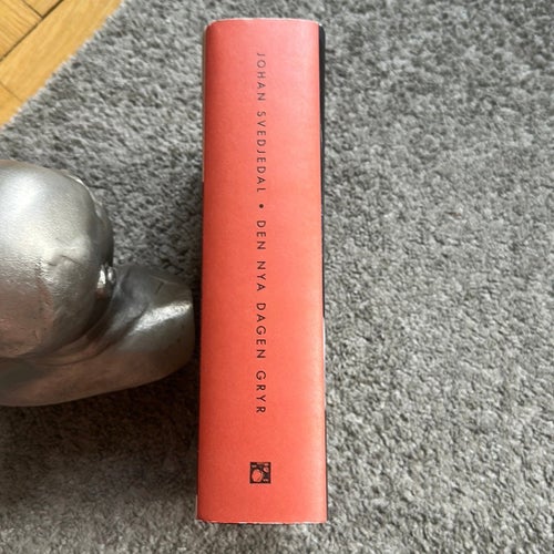 Karin Boye / Den nya dagen gryr / / författarliv av Johan Svedjedal, 2017
