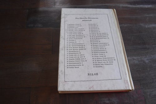 Månstenen 1, Den klassiska litteraturens mästerverk