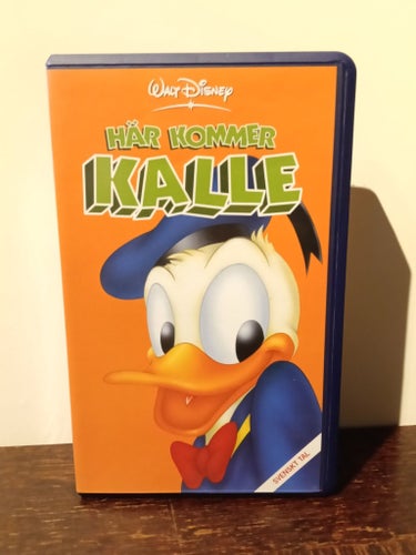 3 VHS-filmer med Kalle Anka: Här kommer Kalle, Kalle Ankas bästa, En dag med