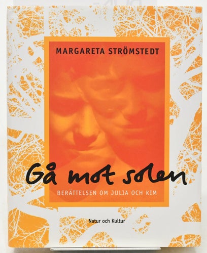 Gå mot solen : berättelsen om Julia och Kim / Margareta Strömstedt.
