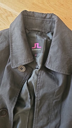 J.Lindeberg svart rock small. 2 skjortor köpet