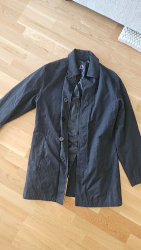 J.Lindeberg svart rock small. 2 skjortor köpet