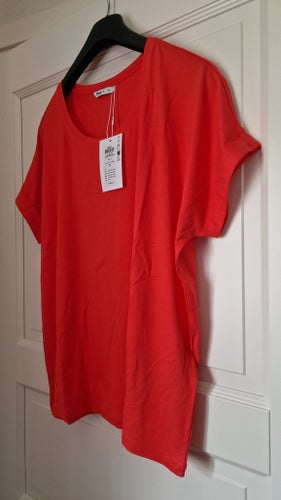 NY OCH OANVÄND 2-pack ONLY T-shirts, Röd & Grön, Strl XL, viskos, mjukt material