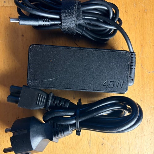 Lenovo 45W USB-C datorladdare som även snabbladdar mobiler mm.