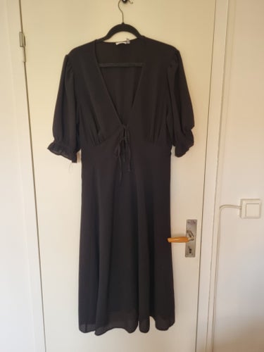 ASOS DESIGN svart klänning, storlek EU 46