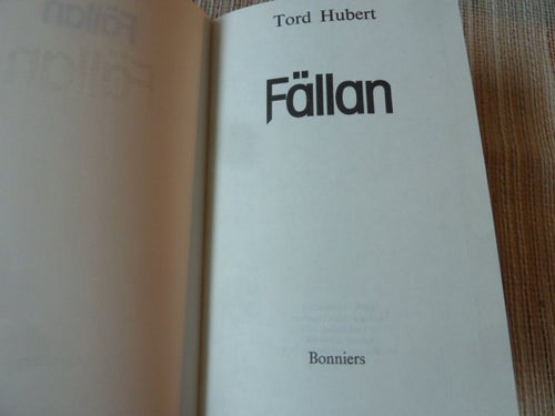 FÄLLAN, T. HUBERT, 1975, BÖCKER