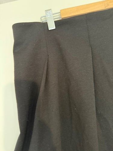 H&M svart kort kjol