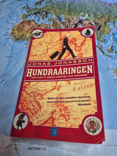 Hundraåringen som klev ut genom fönstret och försvann av Jonas Jonasson, 2009