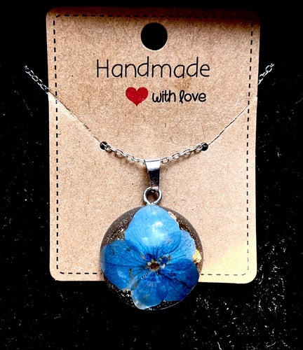 Blomma halsband - handgjord - Blå hortensia - Klar harts+kedja i rostfritt stål