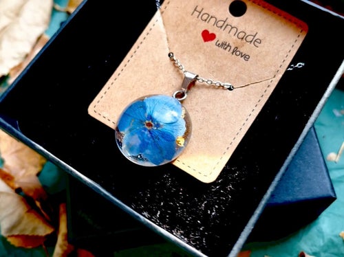 Blomma halsband - handgjord - Blå hortensia - Klar harts+kedja i rostfritt stål