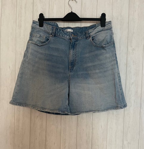 blåa jeans shorts, storlek 34