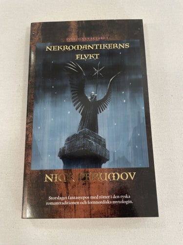 Nekromantikerns flykt | Nick Perumov | Svärdens väktare | Pocket