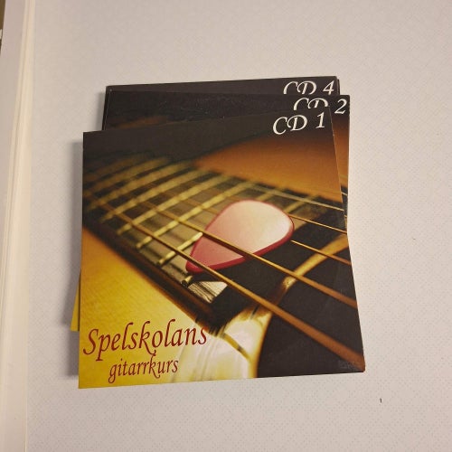 Lär dig spela gitarr! Spelskolan kursbrev 1–28 + 8 CD-skivor