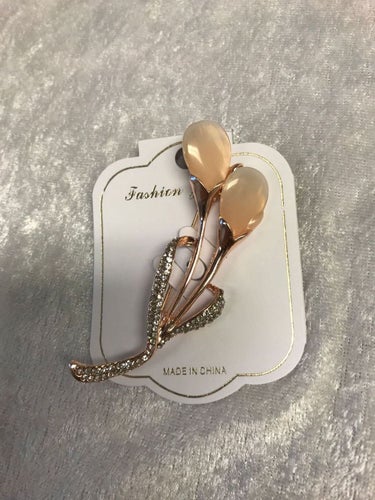 Vackra Strass Broscher