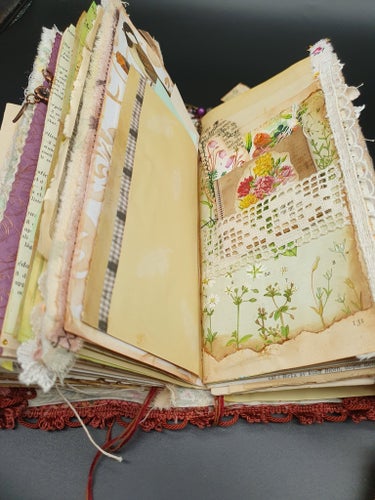 Handgjord Junk Journal, handmade Bird and nature themed