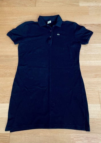 Lacoste svart tennis klänning, storlek 40-42