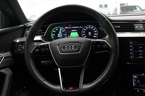 Audi Q8 55 e-tron quattro, 408hk, 2024