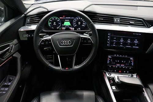 Audi Q8 55 e-tron quattro, 408hk, 2024