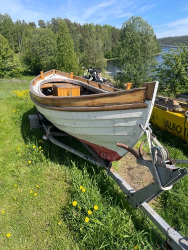 Plastad 5 träbåt med Albin O11