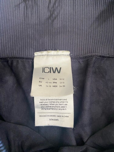 ICANIWILL marinblå träningsshorts, storlek L