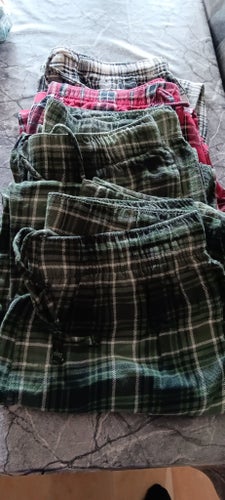 4 st Rutiga pyjamasbyxor 3st i M 1 st i S
