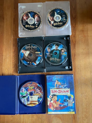 Obs! Italienska. DVD-filmer: Tecknade filmer och Harry Potter
