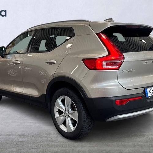 Volvo XC40 B4 FWD Bensin Core SE II Mörkt tonade rutor