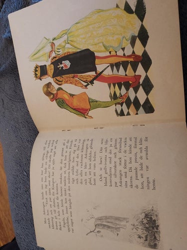 ASKUNGEN 1944 sagobok 21,5 x 25,5 cm !