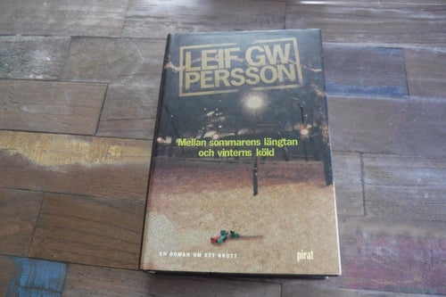 Mellan sommarens längtan och vinterns köld, författare Leif GW Persson