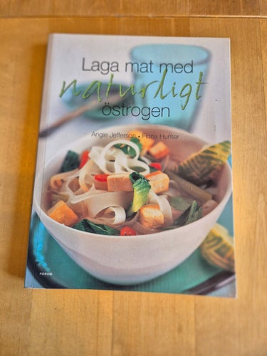 Laga mat med naturligt östrogen av Angie Jefferson och Fiona Hunter, 2003