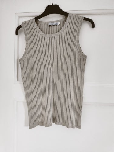 Topp beige ribbdstickad, storlek 38/40