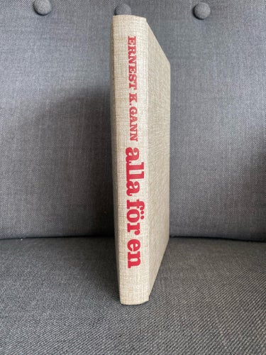 Alla för en av Ernest K. Gann, 1975