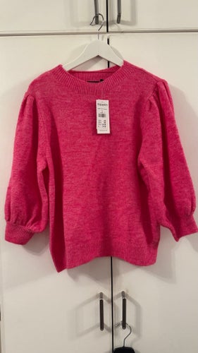 Ny KappAhl cerise stickad tröja, storlek L, prislapp kvar