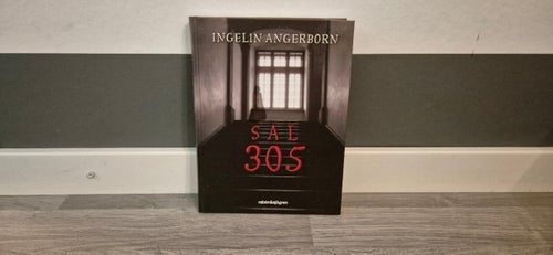Sal 305 av Ingelin Angerborn (2011)