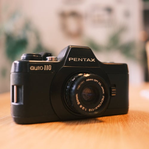 FILMTESTAD Pentax Auto 110 + 24mm f/2.8 – Världens minsta systemkamera