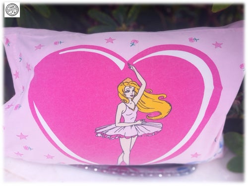Sindy örngott i rosa med docka och med text Sindy Fint skick