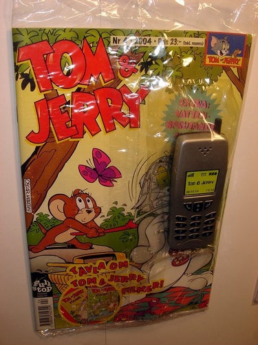 TOM & JERRY I ORIGINAL PLAST med leksak 2004 nr 4 telefo