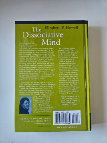 The Dissociative Mind av Elizabeth F. Howell, 2005
