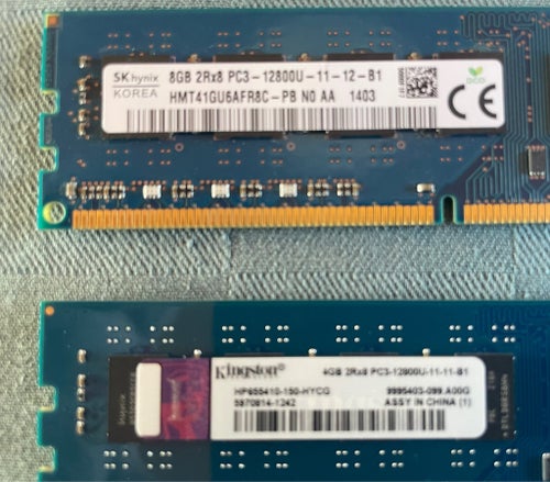 RAM-moduler 8 GB och 4 GB