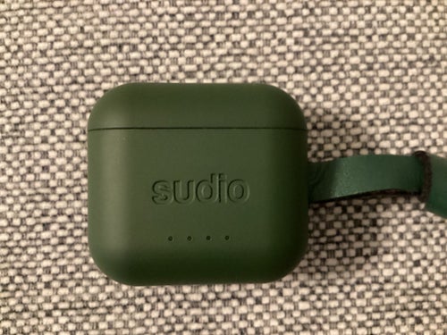 Sudio Trådlösa Hörlurar med Laddningsfodral • Endast Höger Hörlur