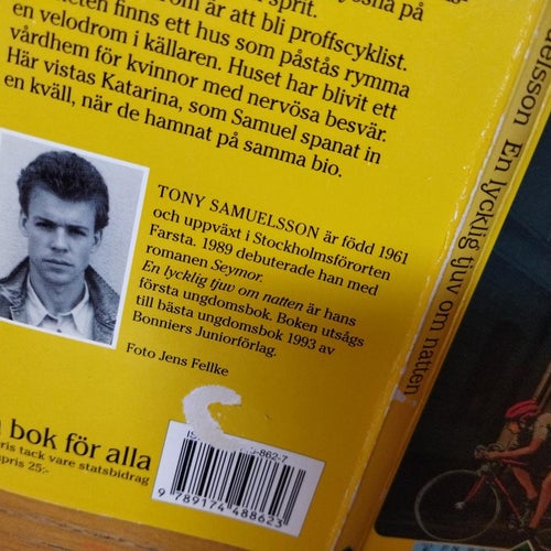 En lycklig tjuv om natten Tony Samuelsson. Bok. Very Fine plus