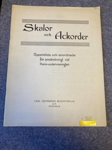 Skalor och ackorder - Uppställda och anordnade för användning vid pianoundervisn