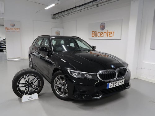 BMW 330e Touring Sport line V-Däck ingår Drag-Navi-CarPlay-Rattv