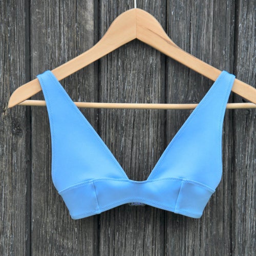 COS bikinitopp ljusblå bikini överdel himmelsblå topp V-ringad bikiniöverdel